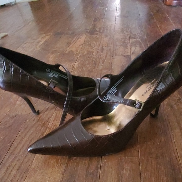 Heels - Picture 1 of 1